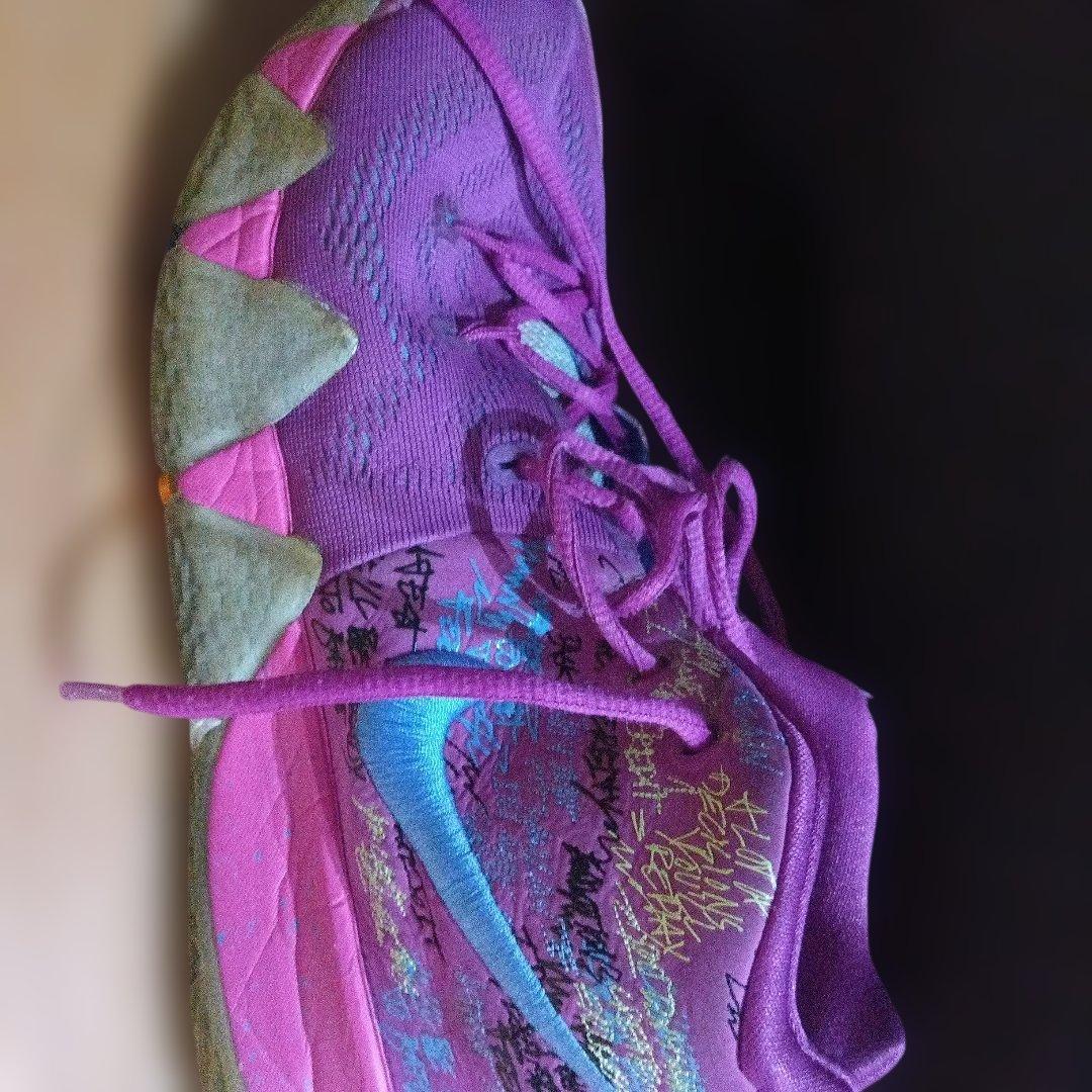 バスケットボールシューズ 紫と緑カイリー4