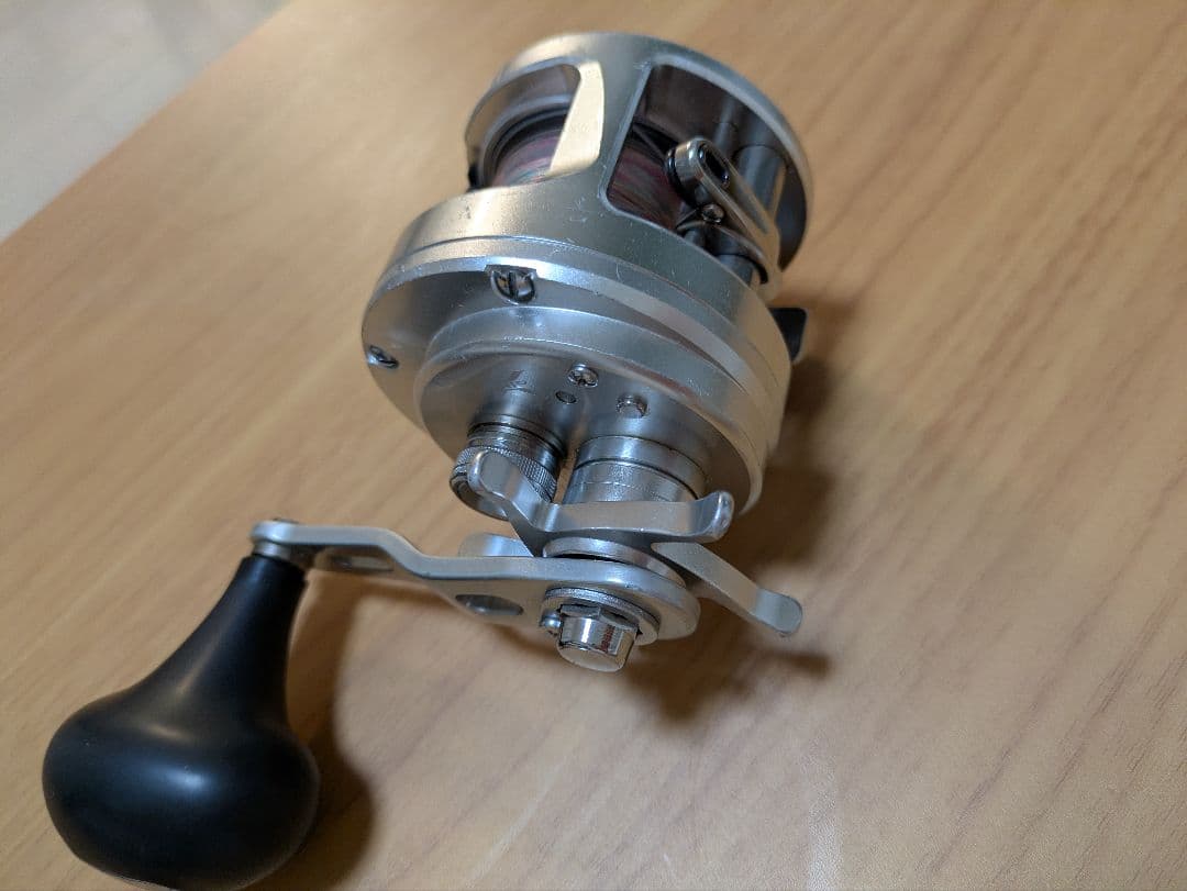 シマノ　オシアカルカッタ 300HG ベイトリール　右巻き