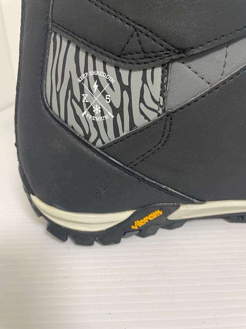 クロスファイブ28cm BOA ブラック スノーボードブーツ ビブラムソール