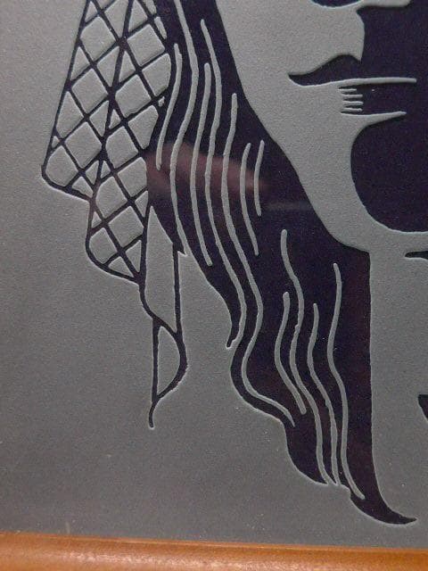 作者不詳、大変珍しいガラス絵です。サインあり