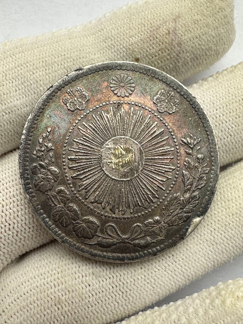 旧1円銀貨　明治三年 綺麗なトーン有り　状態が良く無い　一圓銀貨　銀貨　本物保証