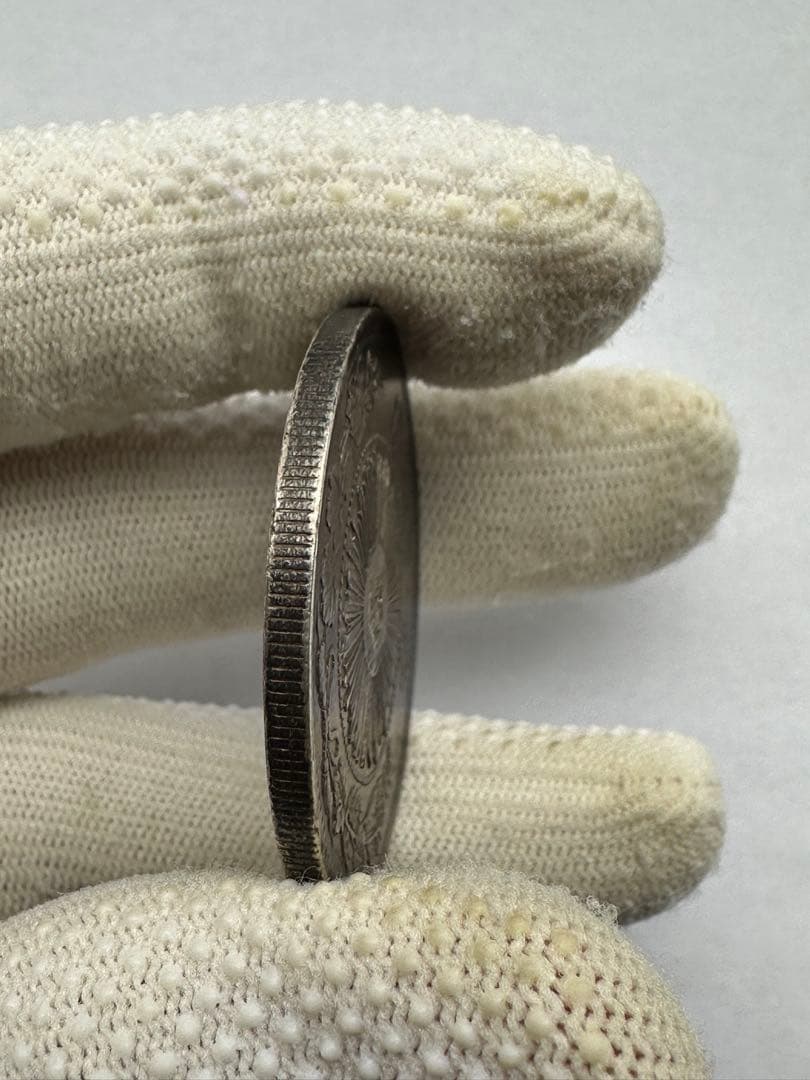 旧1円銀貨　明治三年 綺麗なトーン有り　状態が良く無い　一圓銀貨　銀貨　本物保証