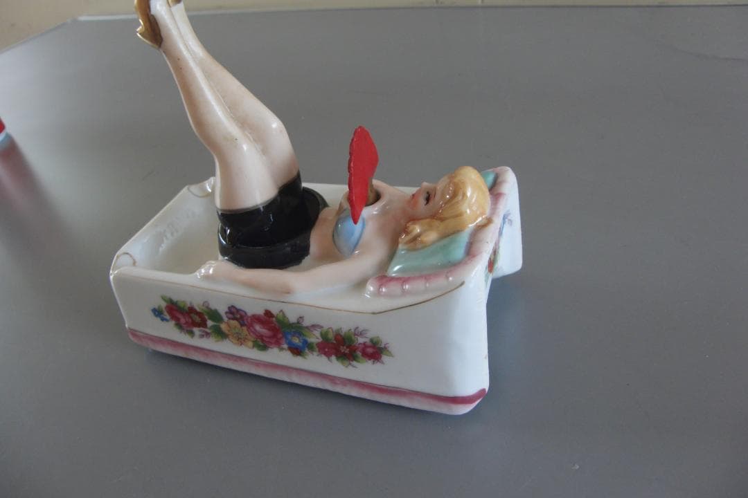 レア　５０’ｓヴィンテージピンナップガール灰皿