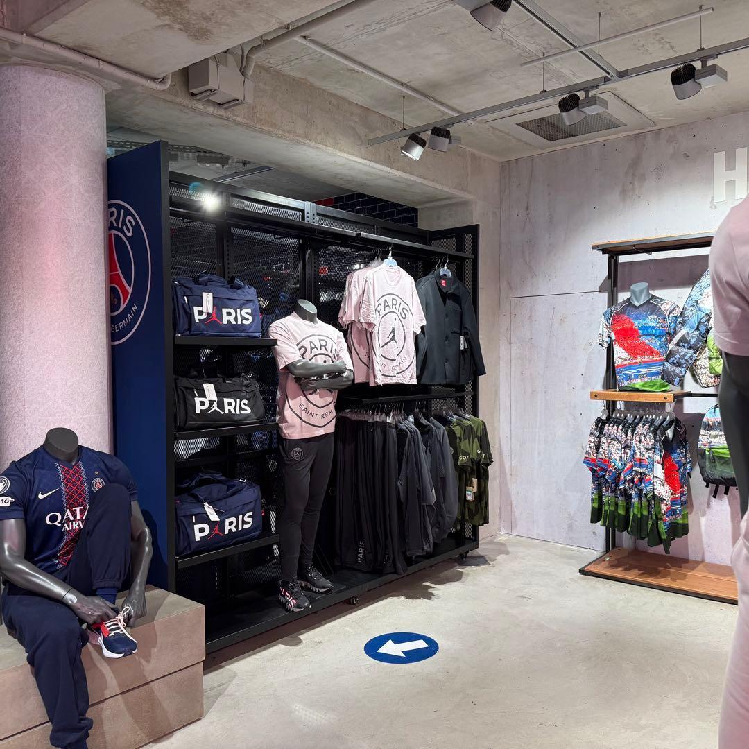 日本未発売 PSG パリの公式ストアで購入　プレマッチシャツ 23-24