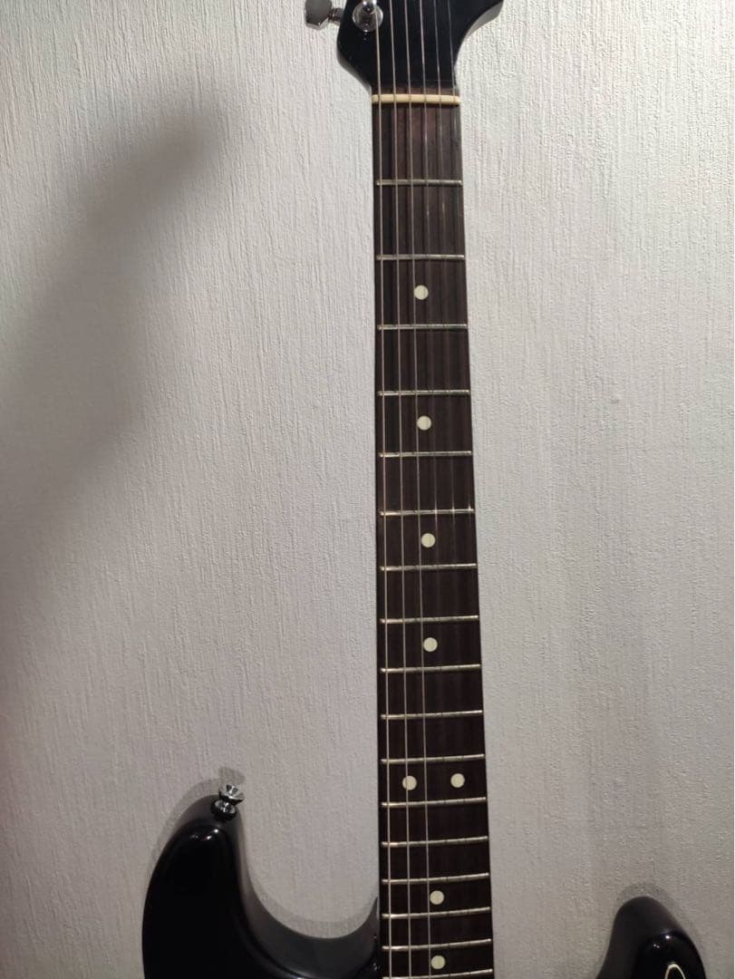 フェルナンデス　ブラックエレキギター ストラトキャスタータイプ