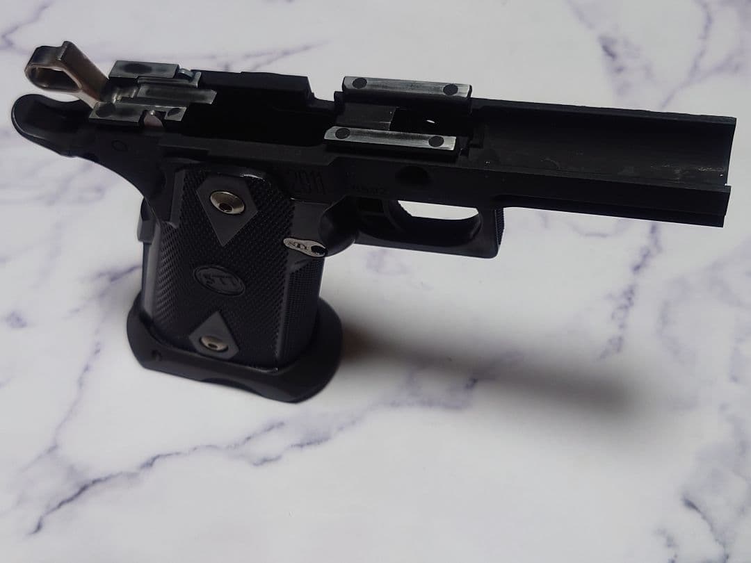 STI 2011 ミドルフレーム + グリップ 東京マルイ ハイキャパ 用