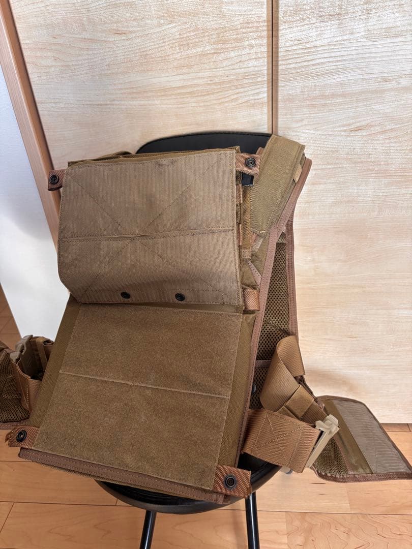 [実物]flyyeプレートキャリア マグポーチ付き　タンカラー