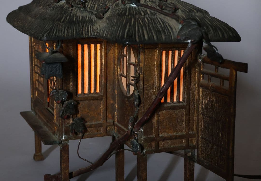 金工 銅製 葛屋灯篭 茅葺屋根 置灯籠 日本家屋 置物 ランプ【MA614】