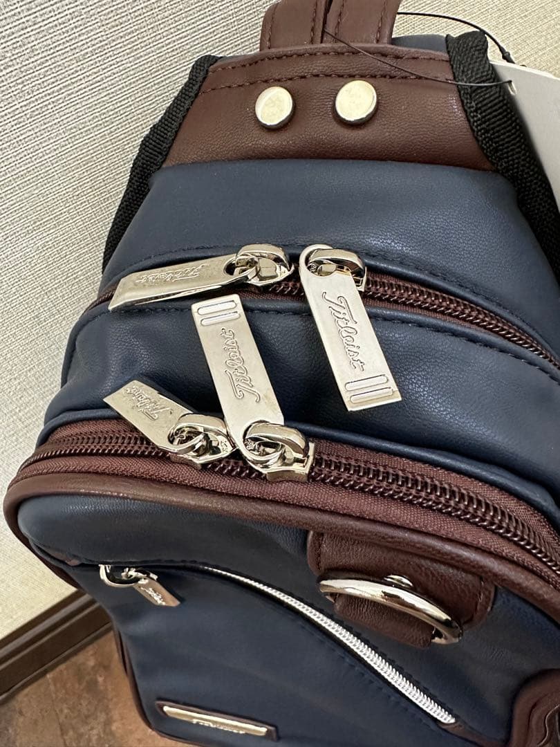 新品未使用✨　タイトリスト　クラシックボディーバッグ　ネイビー