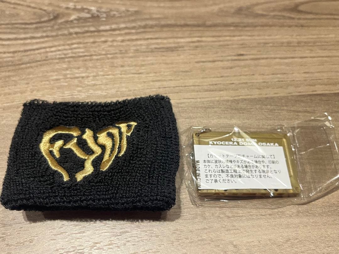 B'z FYOPガチャ ガチャ 12月21日日付入りカセットチャーム