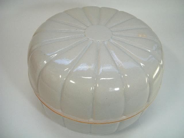喰籠●萩焼菊型食籠「大華山鳥雲」納富鳥雲 白釉 蓋物 菓子鉢 菓子鉢 共箱■