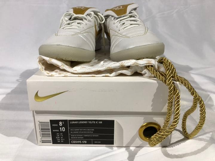 NIKE ナイキ　フットサルシューズ　ロナウジーニョ R10