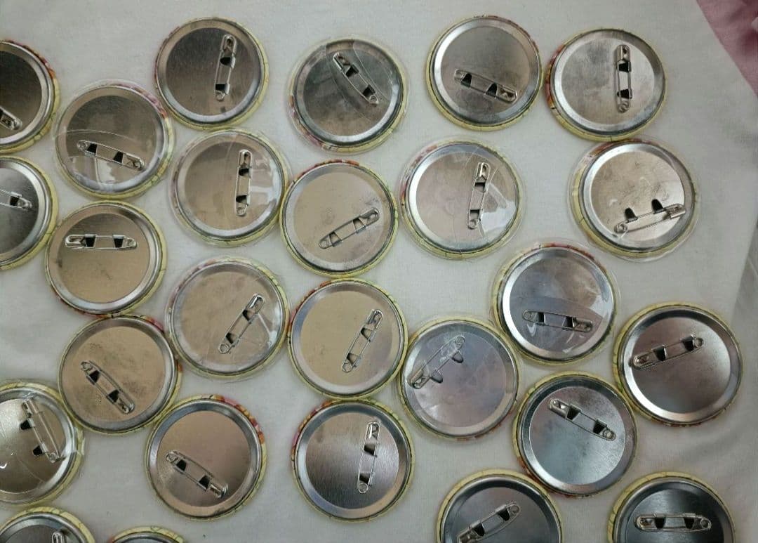 すとぷり　るぅと　缶バッチ　るとわん　僕と君の秘密基地　デフォ