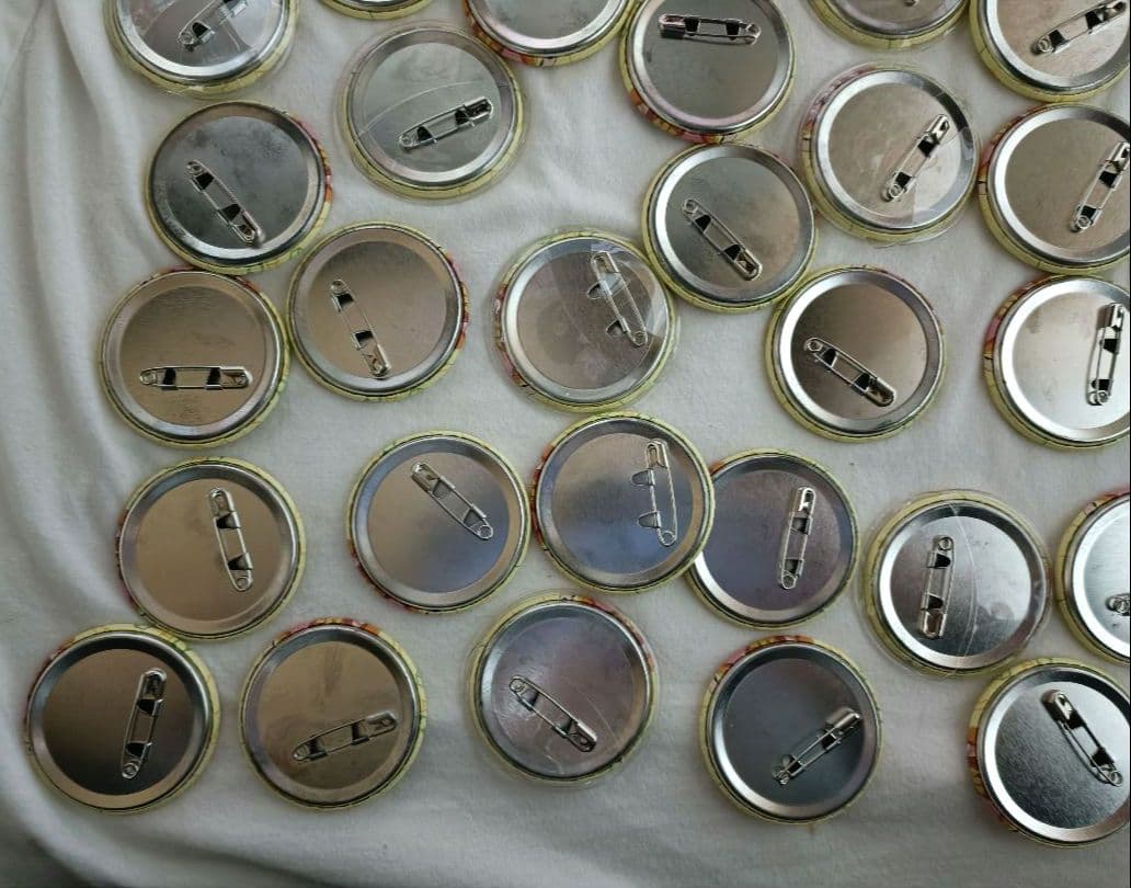 すとぷり　るぅと　缶バッチ　るとわん　僕と君の秘密基地　デフォ