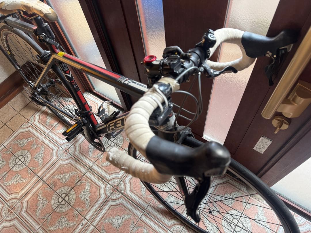 ロードバイク　室内保管　FELT F75
