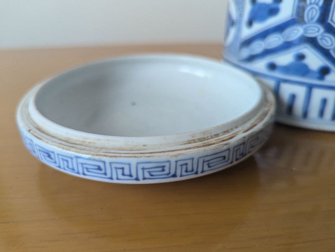 古伊万里　手描き染付陶壺　蓋付き　骨董