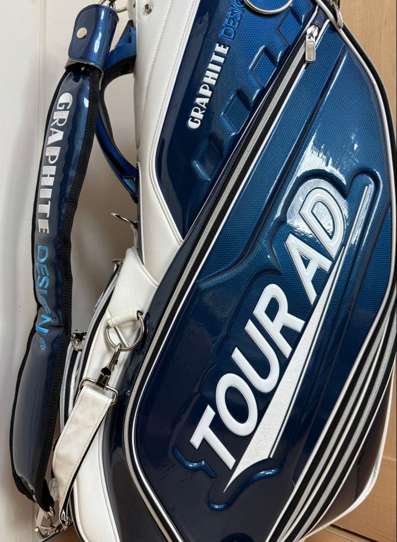 美品★ツアーAD★キャディバッグ★ゴルフ★グラファイトデザイン★ツアーモデル
