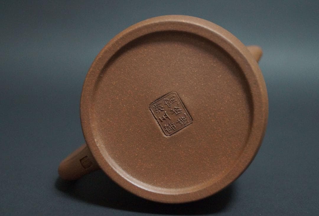 中国宜興 清 名家 浙寧玉成窯造 款 細工彫り『春水巻石文』 造形紫砂壺 急須