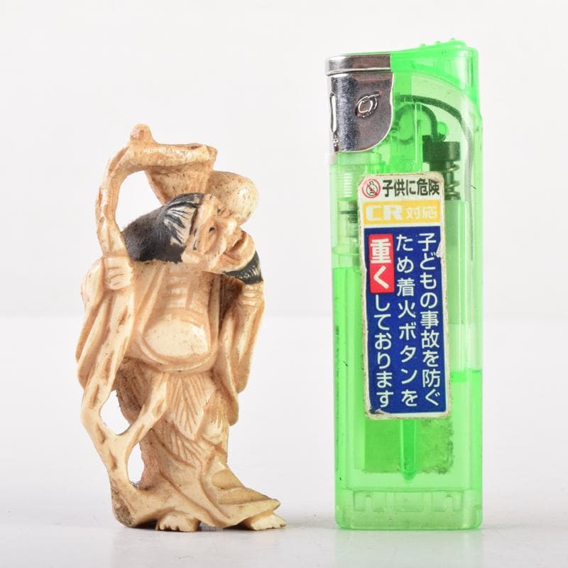 時代提げ物　獣骨製　人物像　根付　置物　V　6977