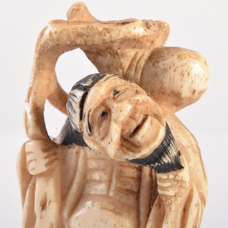 時代提げ物　獣骨製　人物像　根付　置物　V　6977