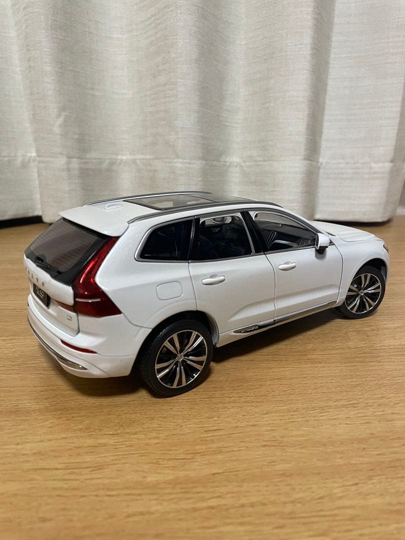 xc60 1/18 ミニカー　新品　即納