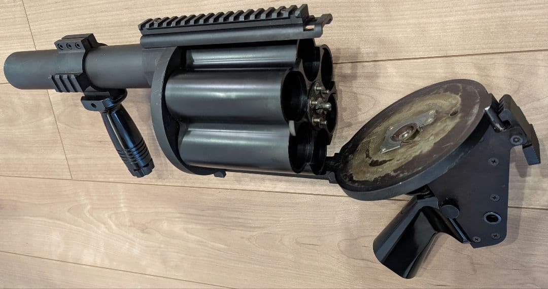 CAW リボルバーランチャー