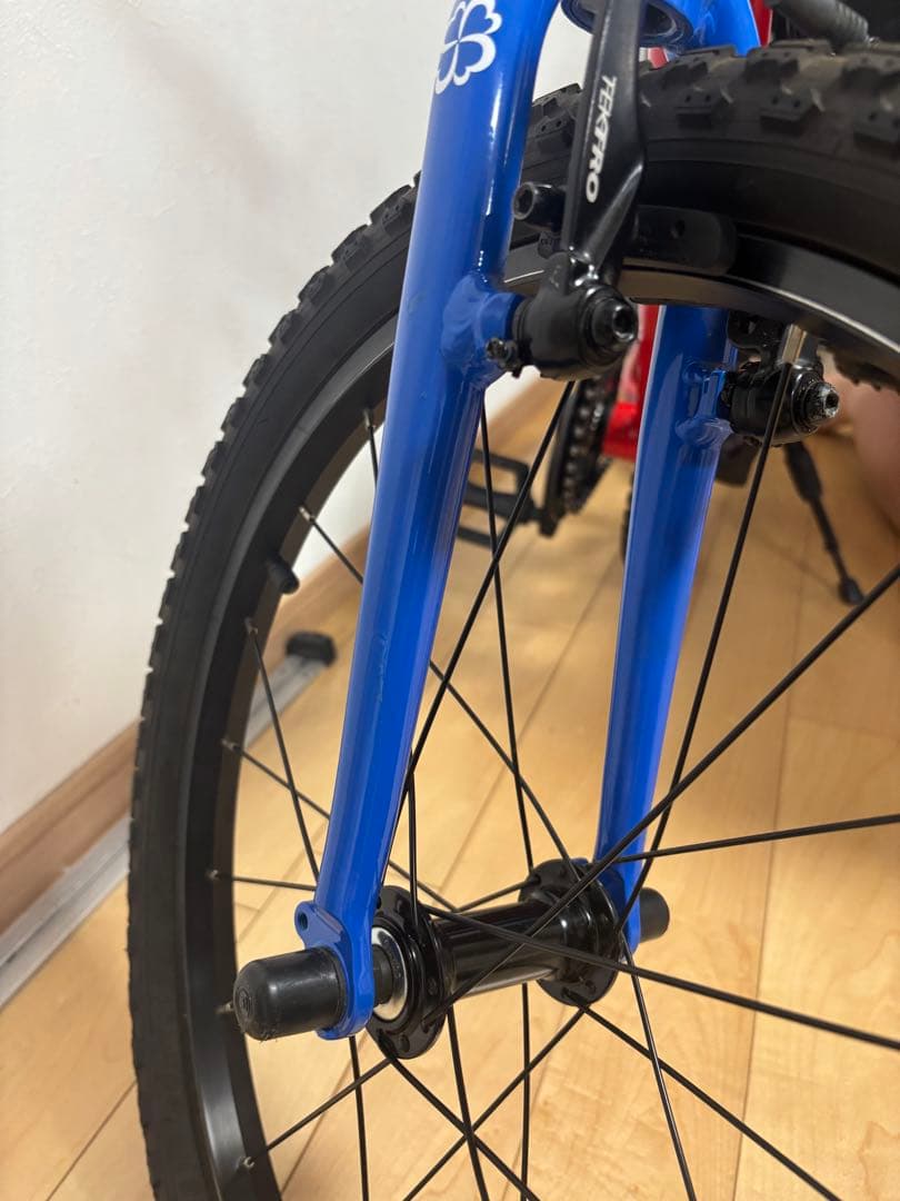 ヨツバサイクル　20インチ ヒーローレッド