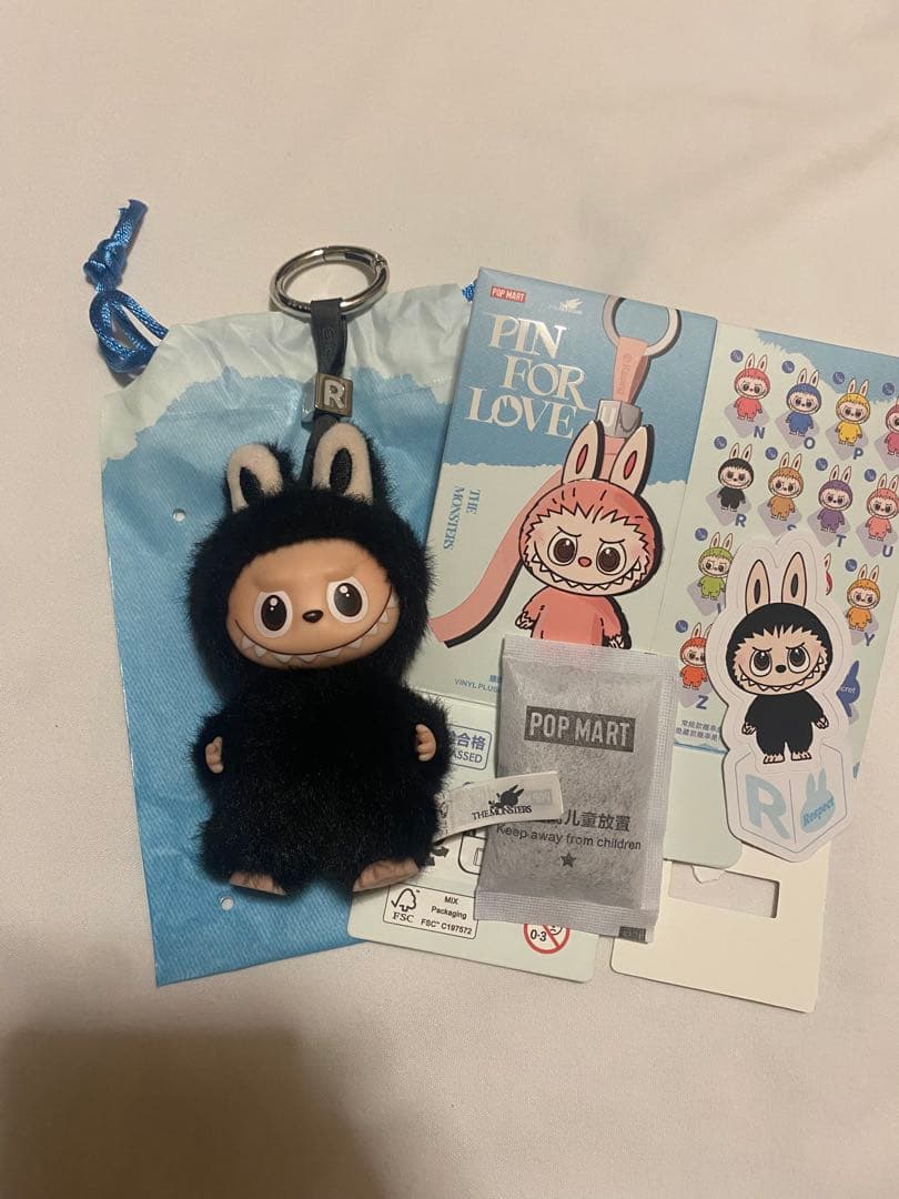 イニシャルラブブR マスコットとチャームのセット　pin for love