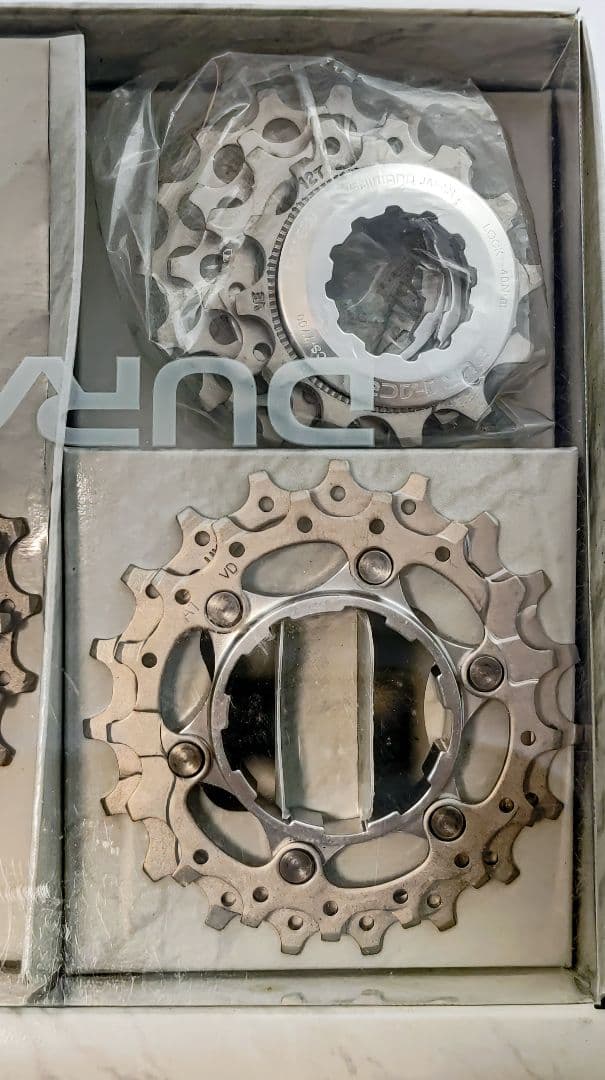 【新品未使用】シマノデュラエースCS-7700スプロケット9s(チタン製3枚)