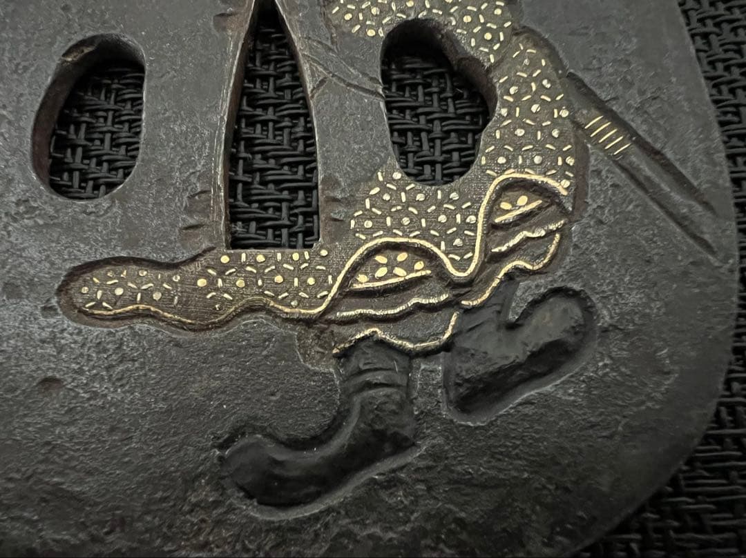 鉄地撫角形武者図鍔 金象嵌 刀装具 武具 時代物 無銘 アンティーク