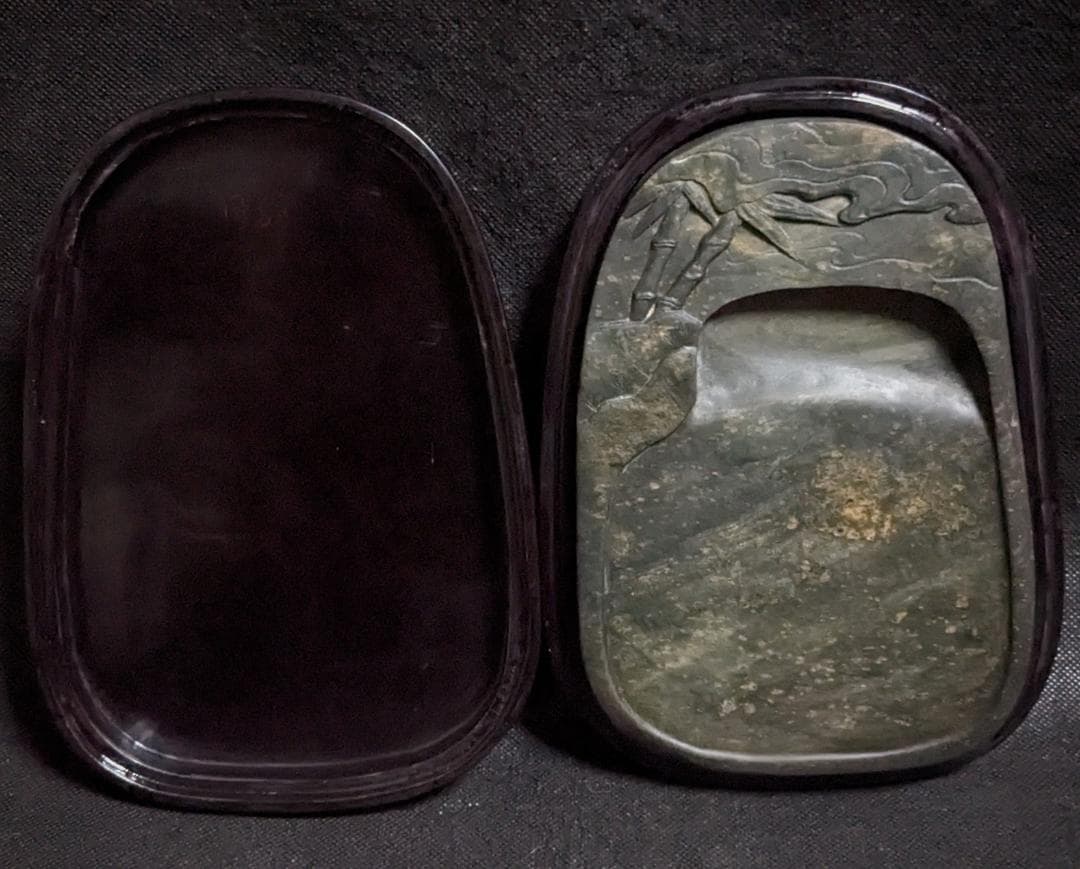 【歙州硯　雲竹風流文】◆金暈・金星・水波羅紋の美石◆唐木塗箱◆約7.2吋◆龍尾山