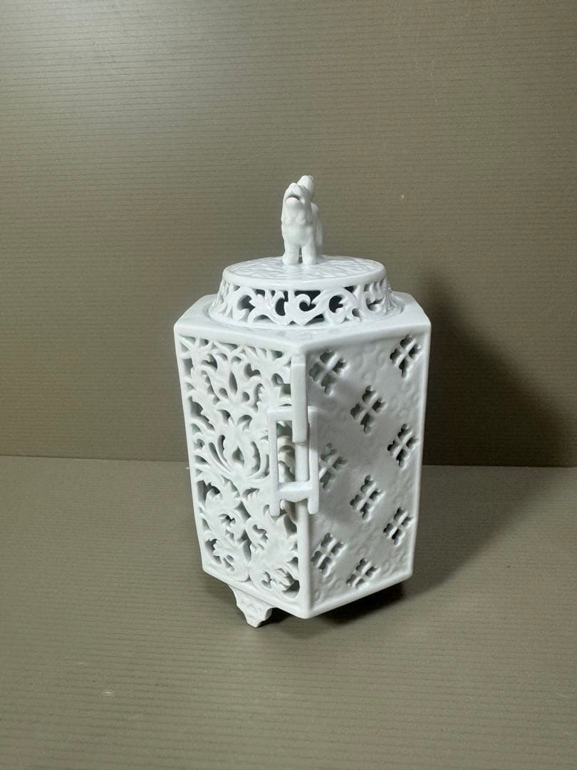 2180 杉原一壷 白磁 六角 透かし 獅子 三足　香炉　未使用