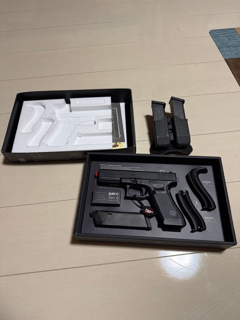 GLOCK 17 Gen.4 ガスガン ダブルマガジンホルスター付き