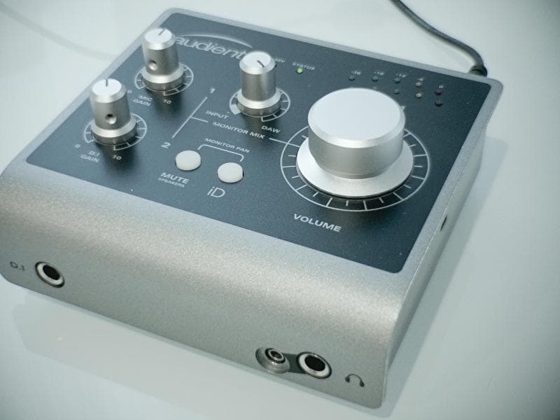 AUDIENT iD4 USBインターフェイス