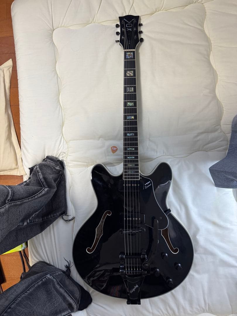 VOX Bobcat V90 with Bigsby ジェット・ブラック