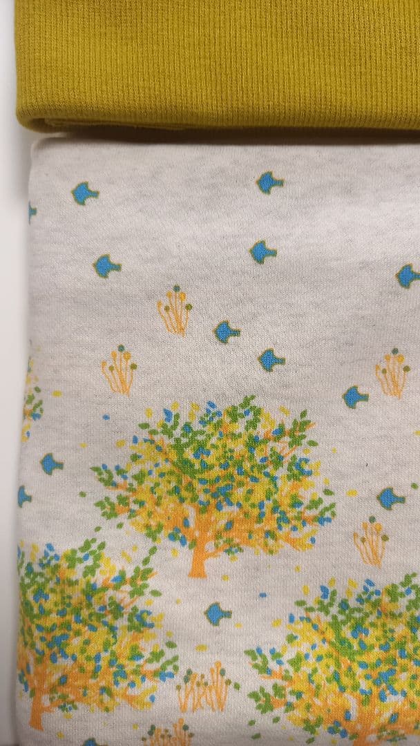 木と鳥の犬の服