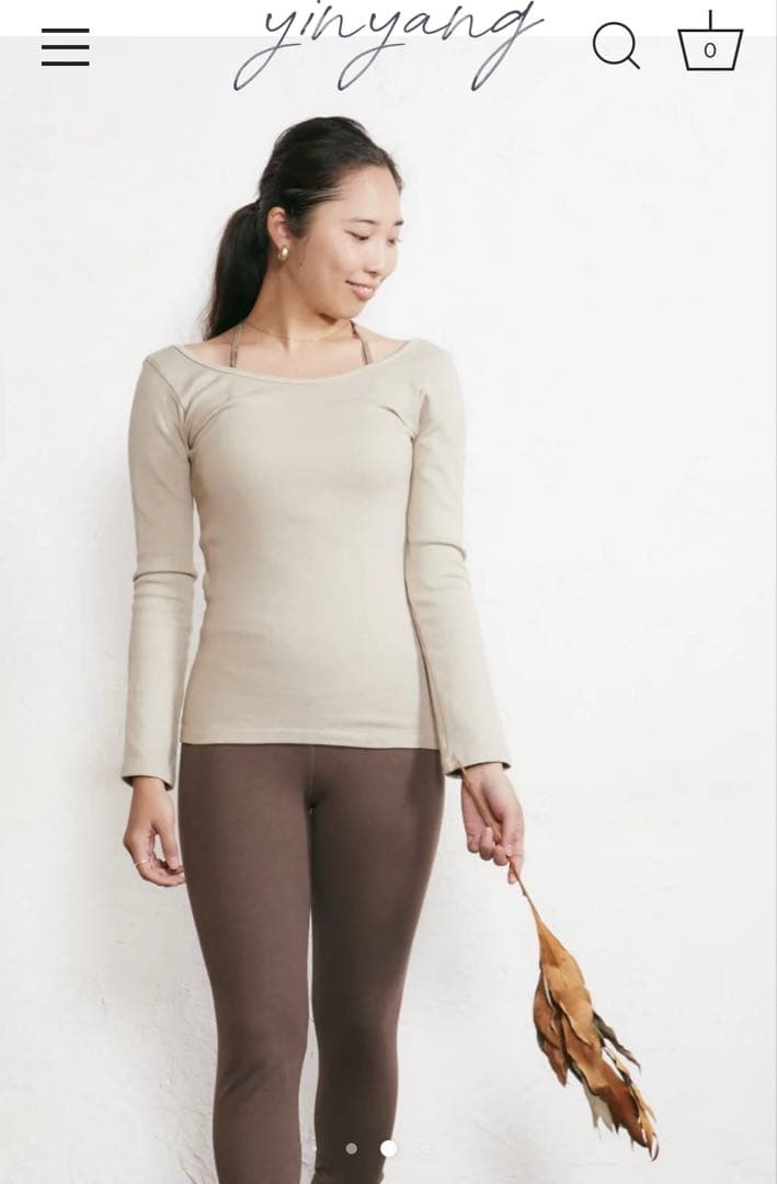 新品未使用　インヤンヨガ　オープンバックロングスリーブ