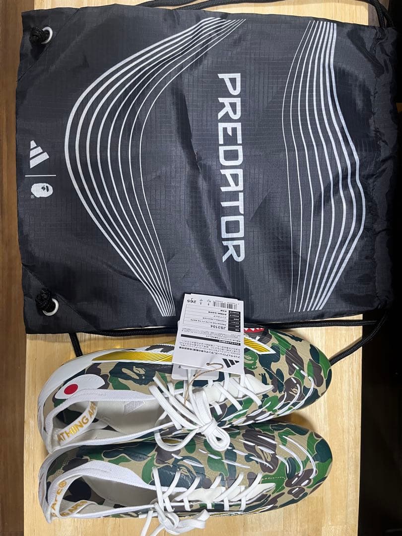 「A BATHING APE」とアディダスがコラボレーション品　2足セット