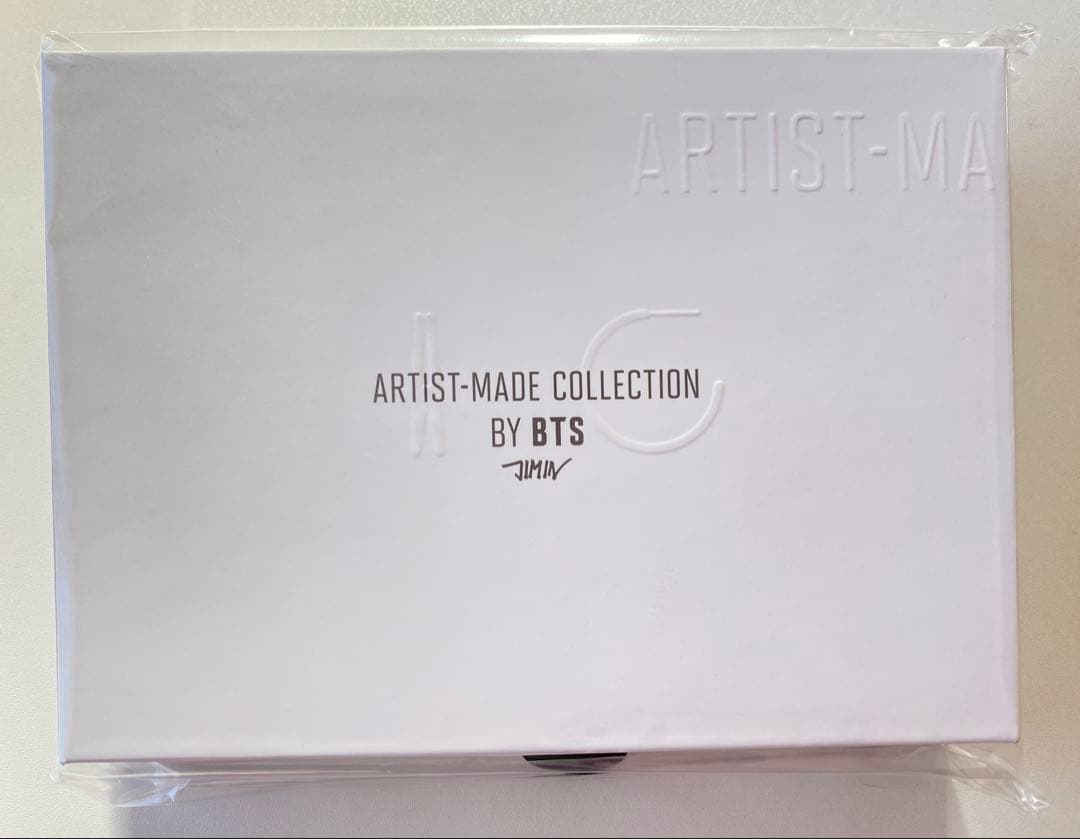 アイドル BTS ARTIST-MADE RED CARVING EARRING