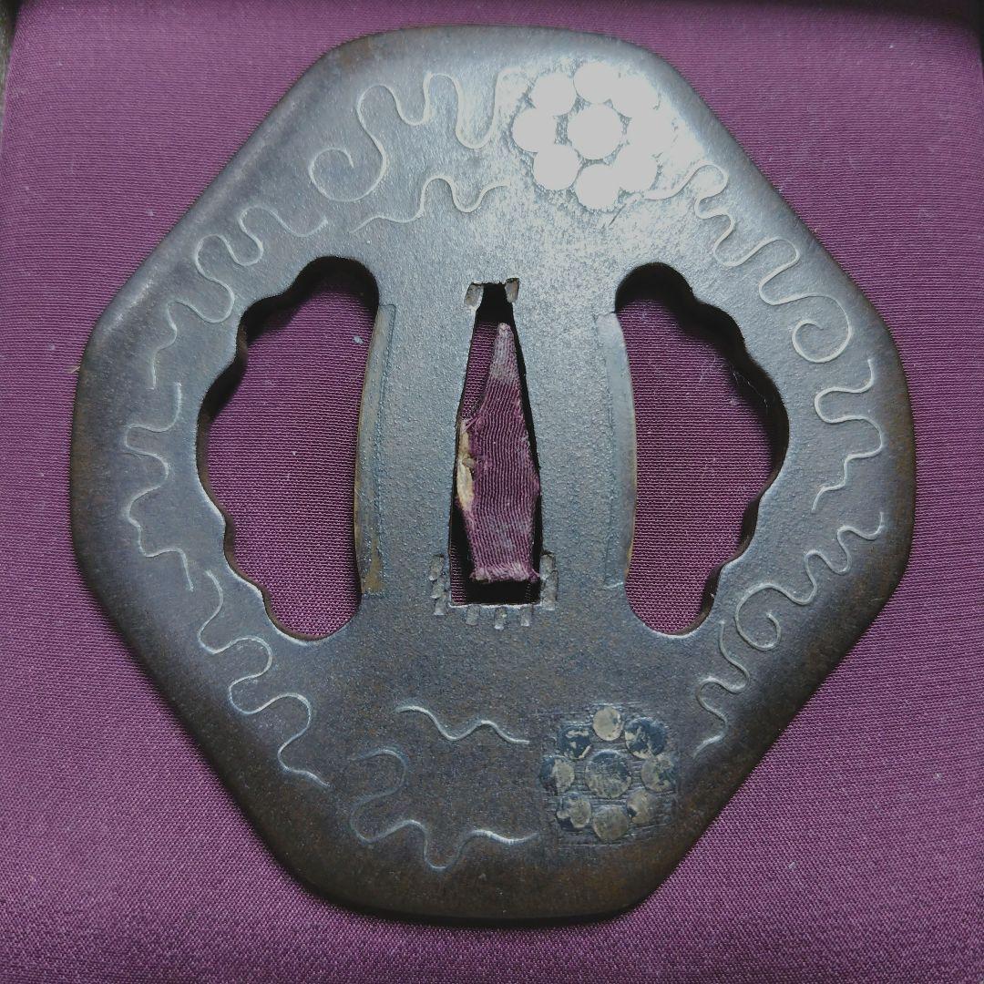 ◆鍔／肥後九曜唐草図鐔／八角形鉄地象嵌／江戸時代後期／刀装小道具