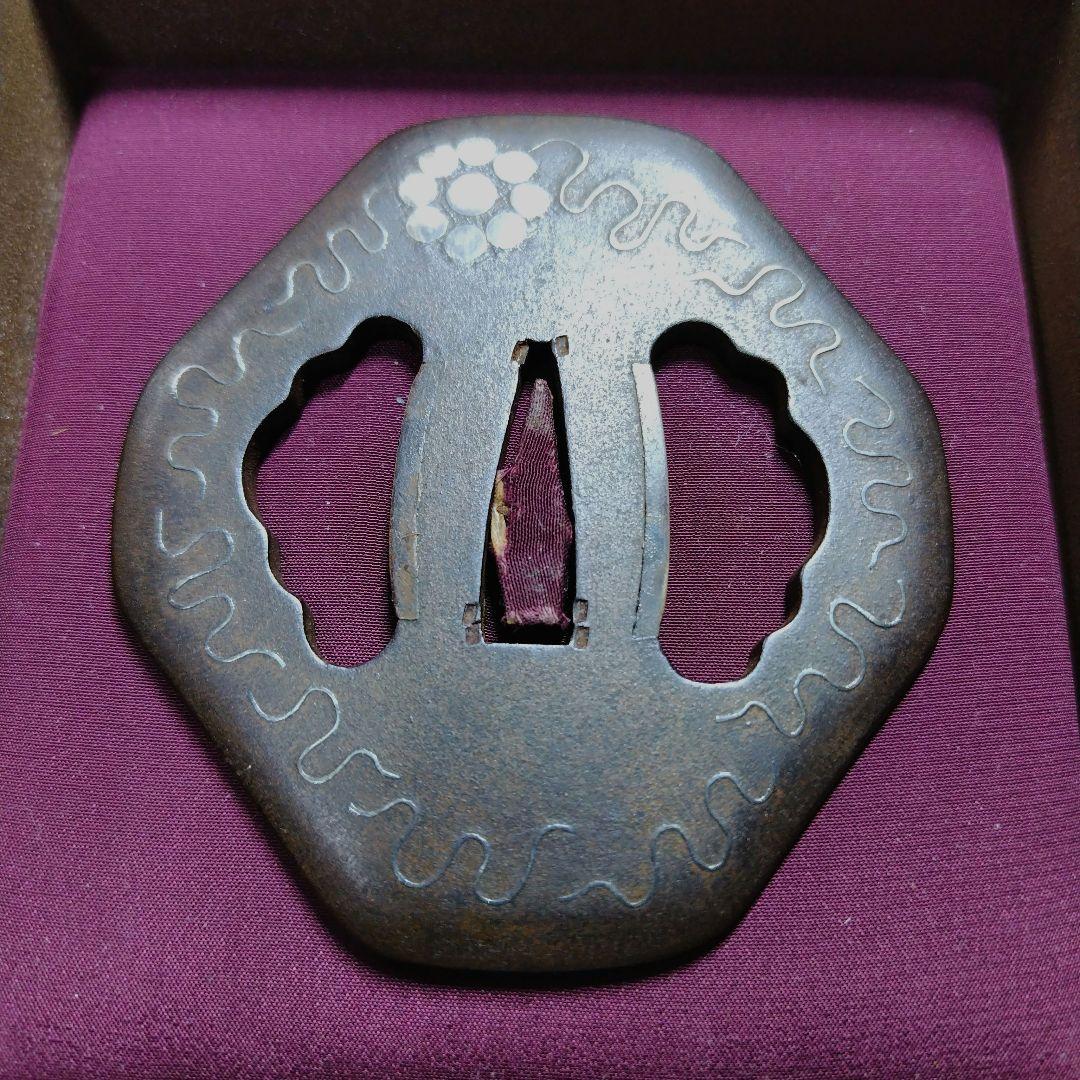 ◆鍔／肥後九曜唐草図鐔／八角形鉄地象嵌／江戸時代後期／刀装小道具