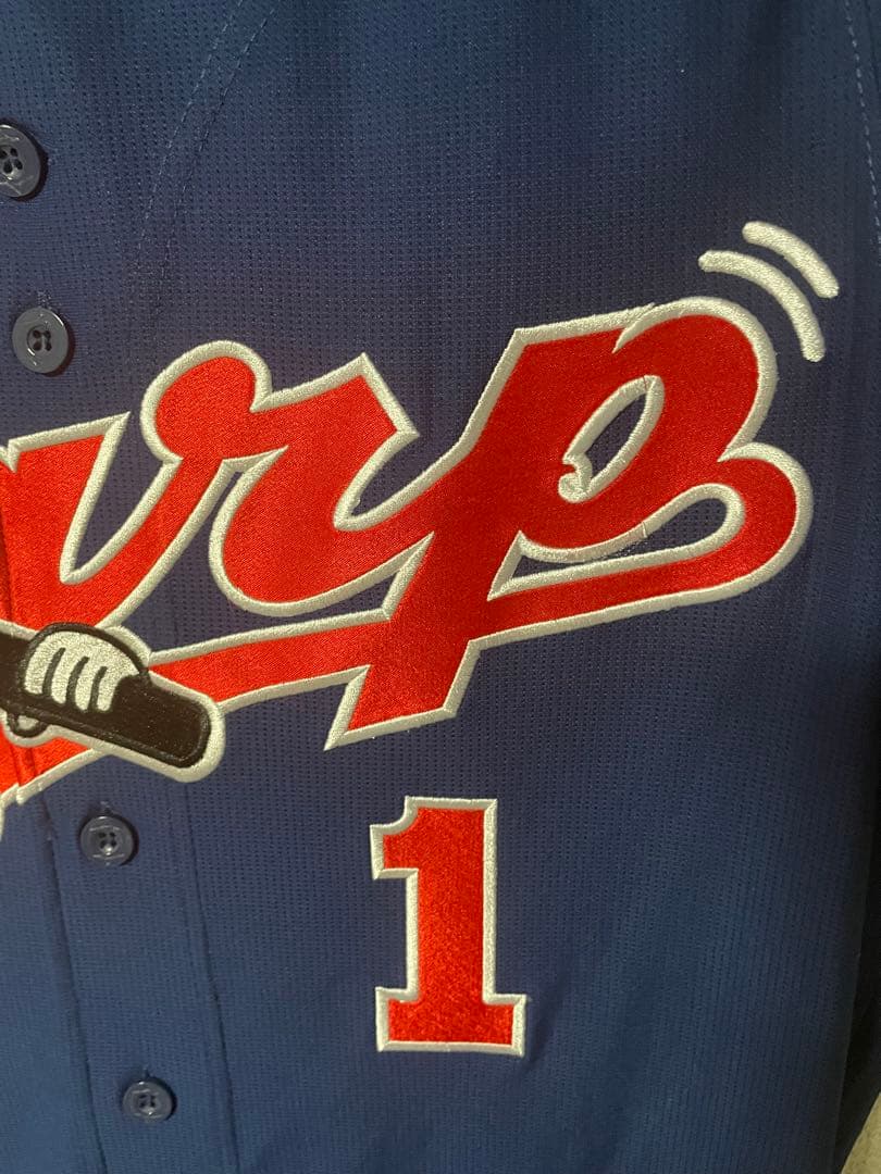 広島カープ　鈴木誠也　サイン付きユニフォーム