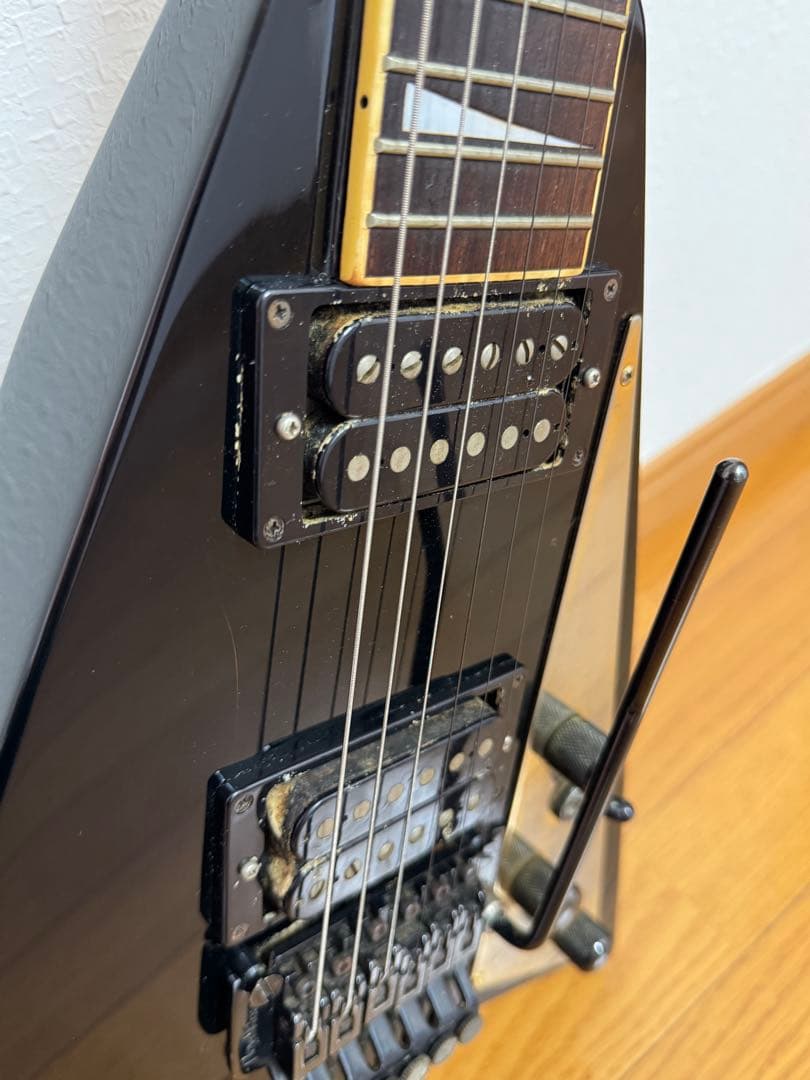 FERNANDES Limited Edition V型エレキギター