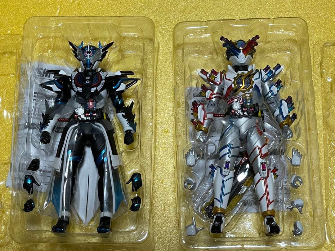 s.h.figuarts ジーニアスフォーム＆クローズエボル セット