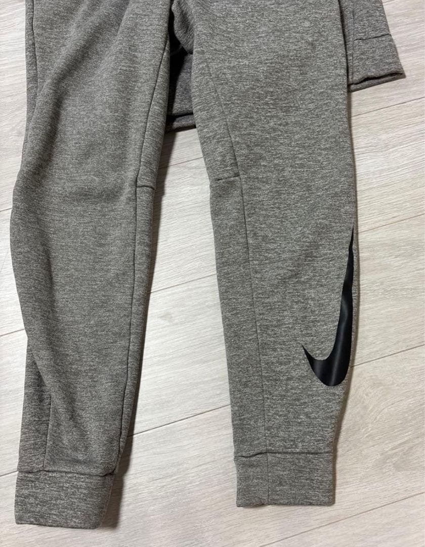 美品　NIKE グレー フード付きジャージ上下セット