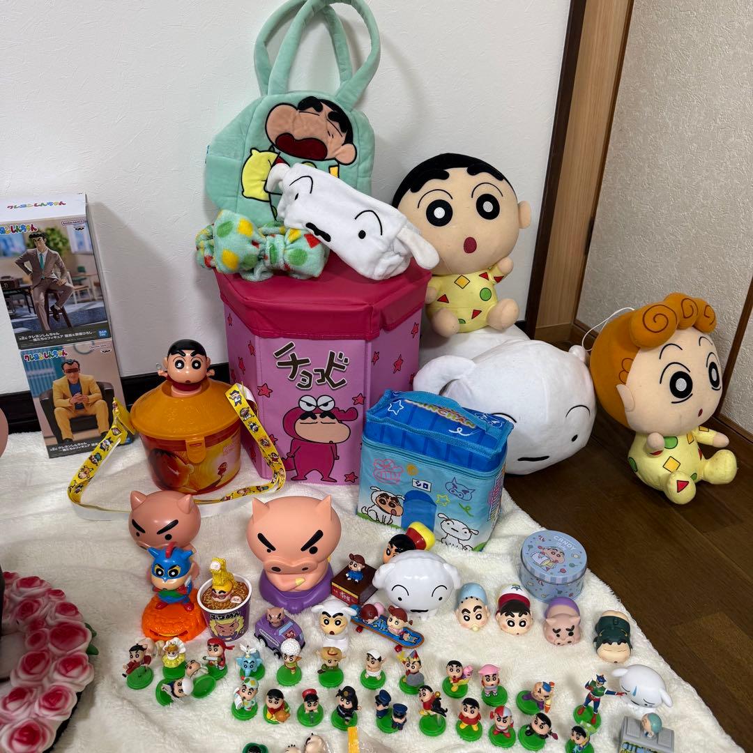 クレヨンしんちゃん　グッズ　フィギュア　ぬいぐるみ　まとめ売り