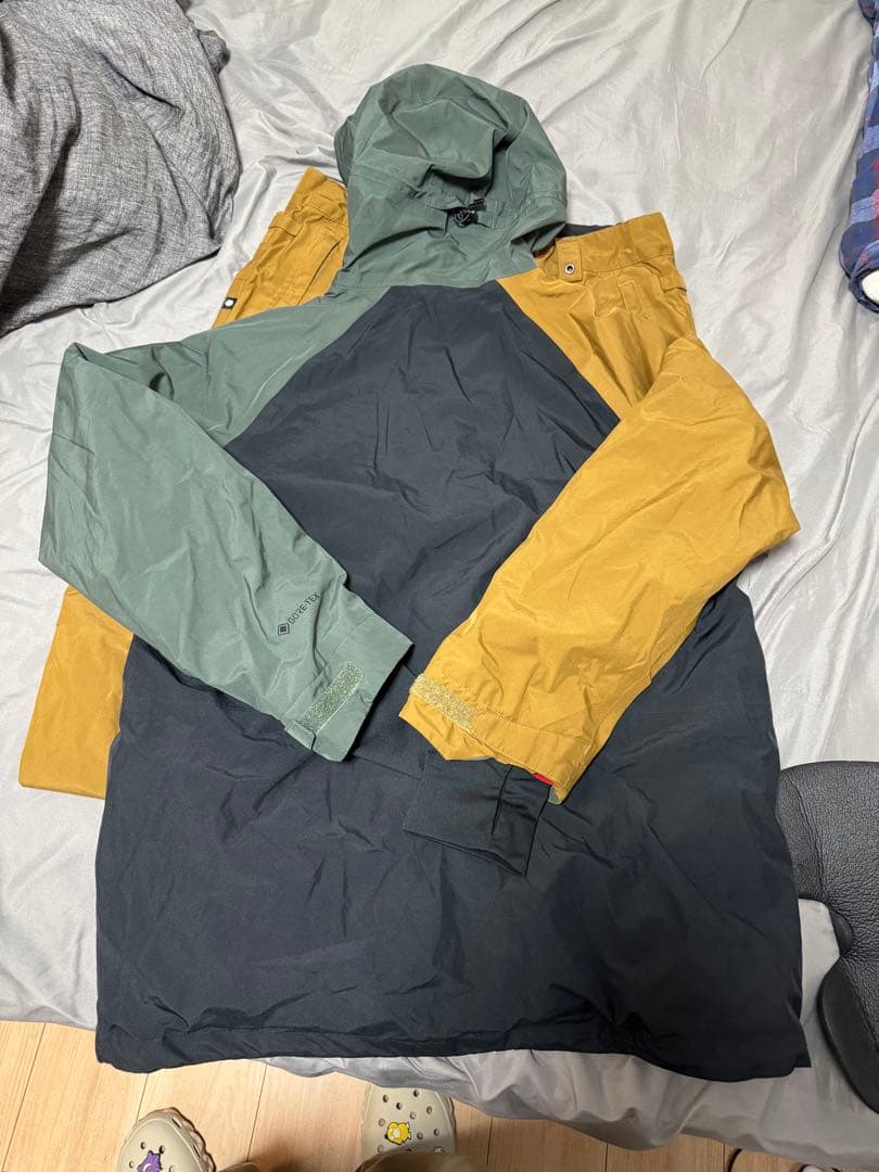 686スノーボードウェアセット（ジャケット・パンツ）