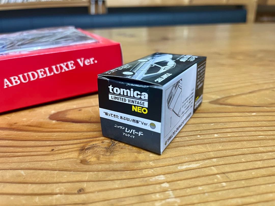 帰ってきた あぶない刑事 初回生産限定　トミカ＋アクリルスタンド、キーホルダー付