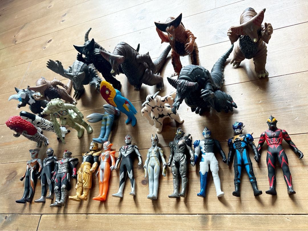 ウルトラマンフィギュアセット80体。ウルトラヒーロー53体、ウルトラ怪獣27体。