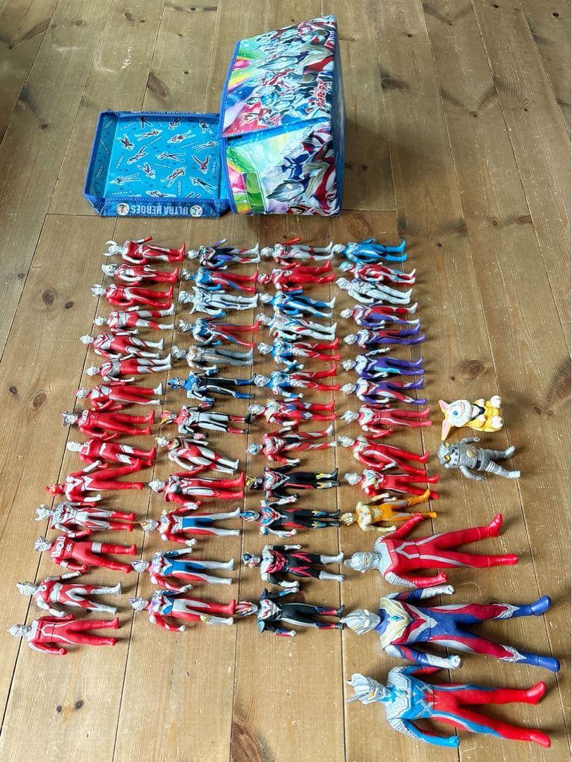 ウルトラマンフィギュアセット80体。ウルトラヒーロー53体、ウルトラ怪獣27体。